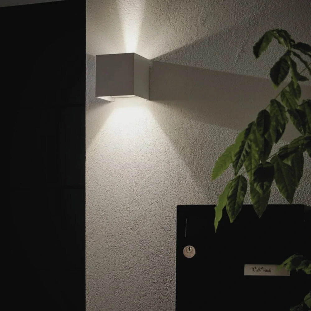 Casa Solaro™ Adjustable Wall Light