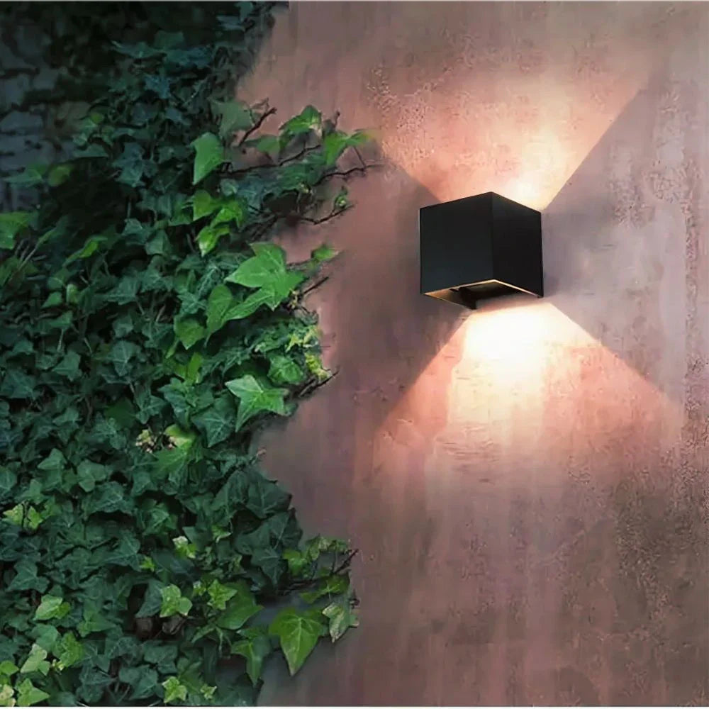 Casa Solaro™ Adjustable Wall Light