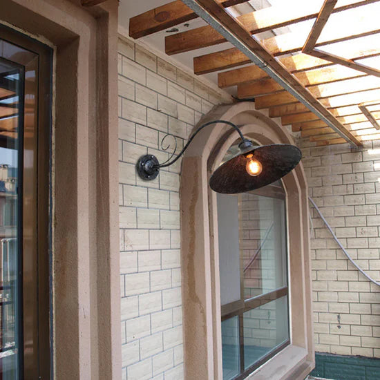 Rayen Vintage Outdoor Wall Lamp