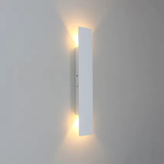 Xyrov Aluminum Wall Lamp