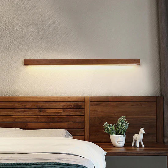 Tullia Stylish wooden wall lamp