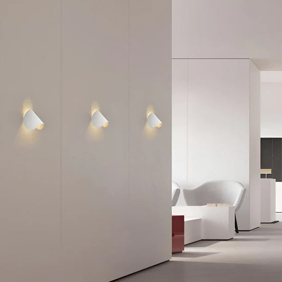 Tovra Rotating LED Wall Lamp