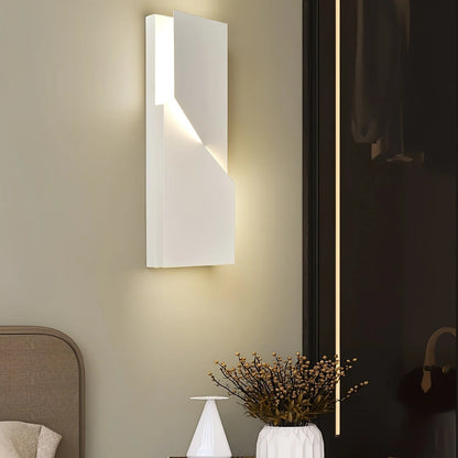 Isara Minimalist Aluminum Wall Lamp
