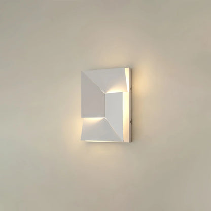 Isara Minimalist Aluminum Wall Lamp