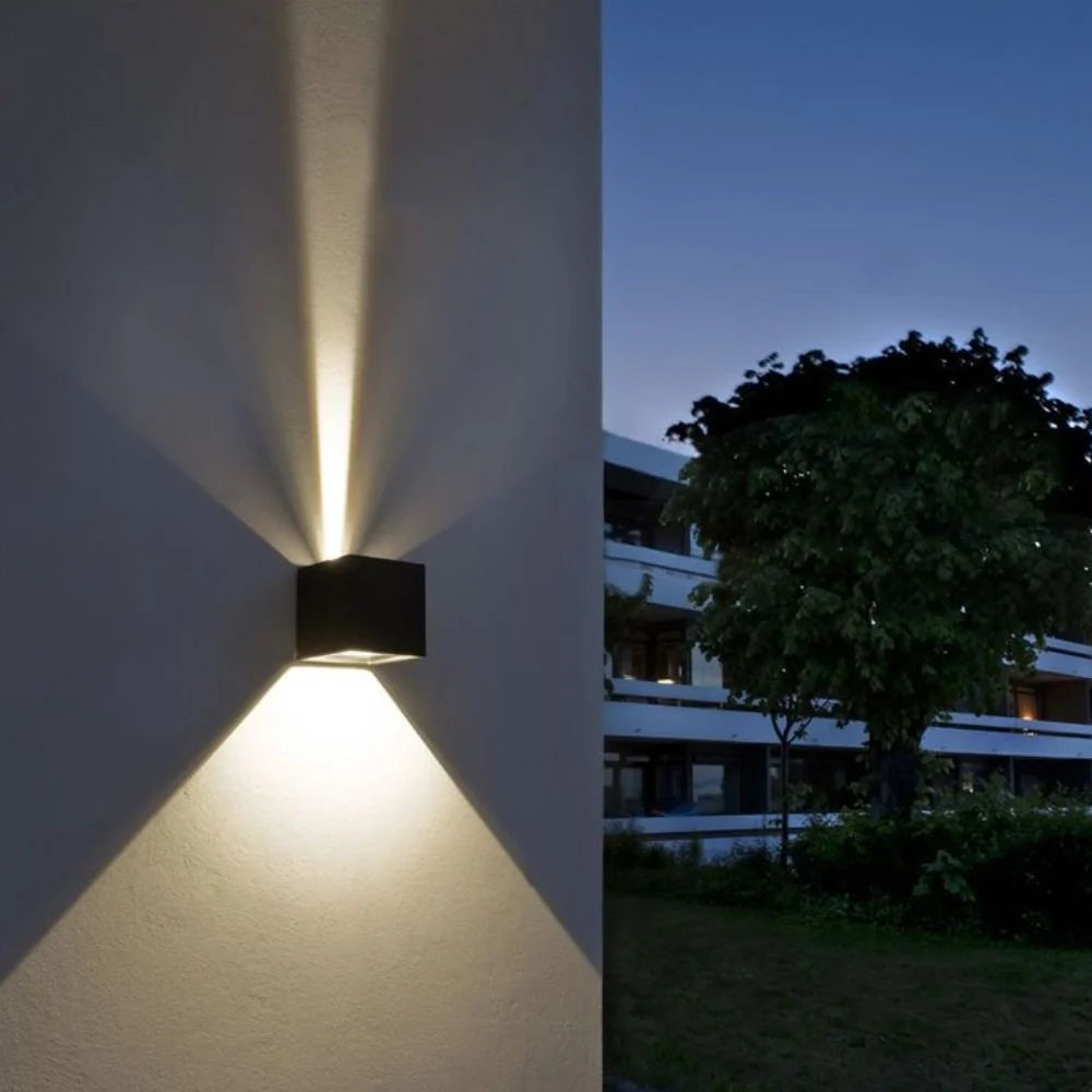 Casa Solaro™ Adjustable Wall Light
